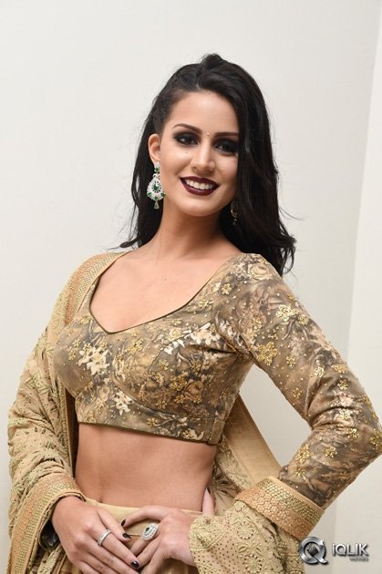 Larissa-Bonesi-at-Thikka-Movie-Audio-Launch